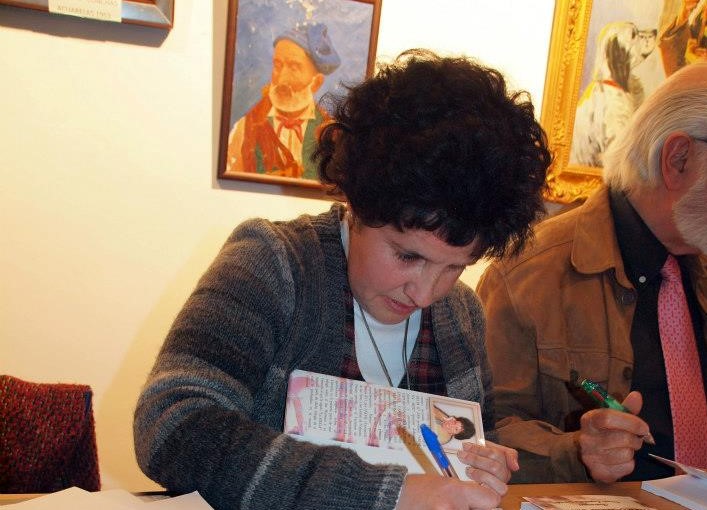 María Auxiliadora Fonellosa presenta su nuevo poemario 'Viajando por la memoria'
