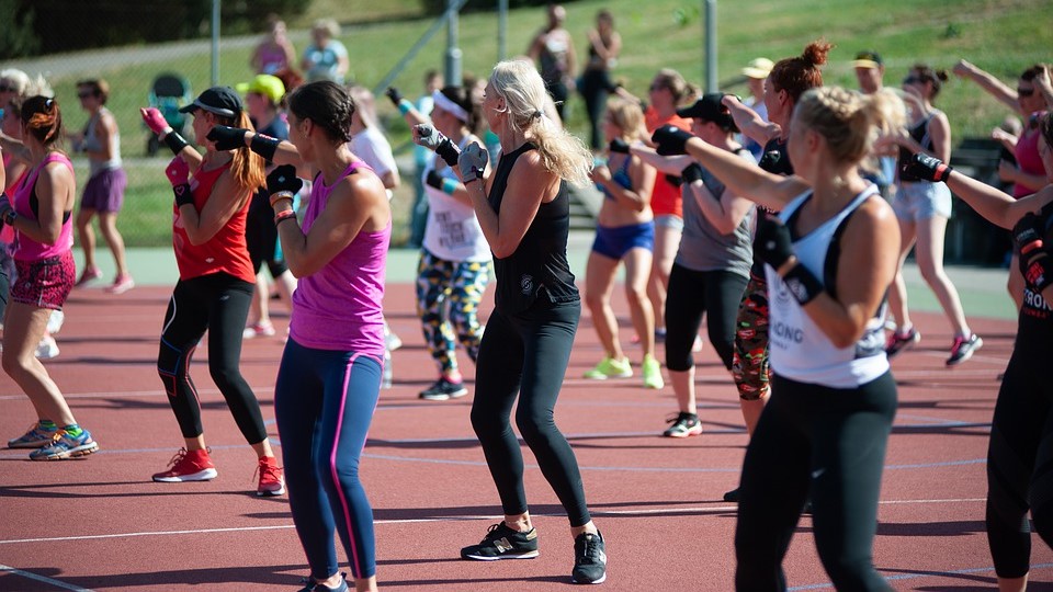 Almenara organitza una màster class de Zumba per a visibilitzar la lluita contra el càncer