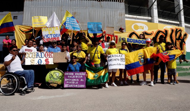 Los ecuatorianos viven una jornada reivindicativa en Elche donde los argentinos añoran a Messi
