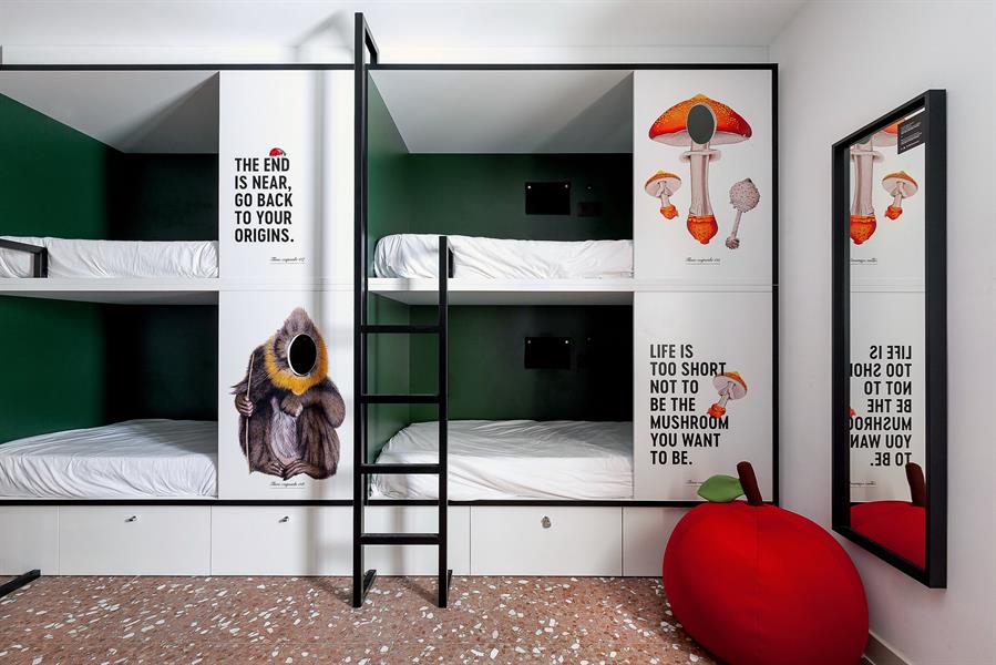 Un hostel en Madrid, diseñado por Wanna One, invita al 