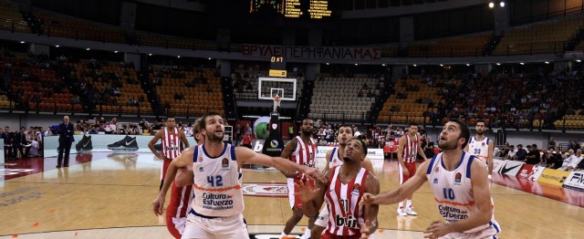 Valencia Basket le regala al Olympiacos una cómoda victoria