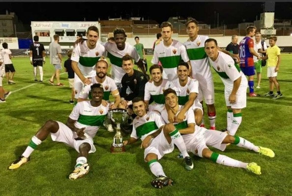 El Elche gana en los penaltis