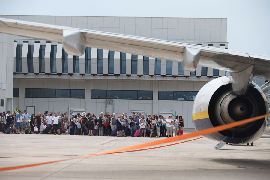 El aeropuerto obliga a sumar 210.000 viajeros en tres años en su nuevo plan para captar rutas