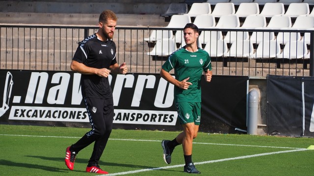El centrocampista del Castellón Jorge Fernández se lesiona en el encuentro ante el Alcoyano 