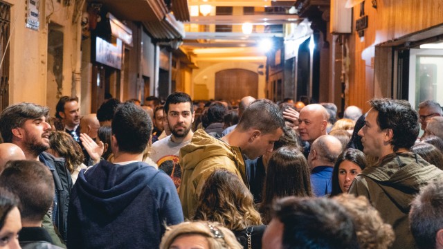 Los empresarios de las tascas estudian instalar una cúpula retráctil para reducir el nivel de ruido
