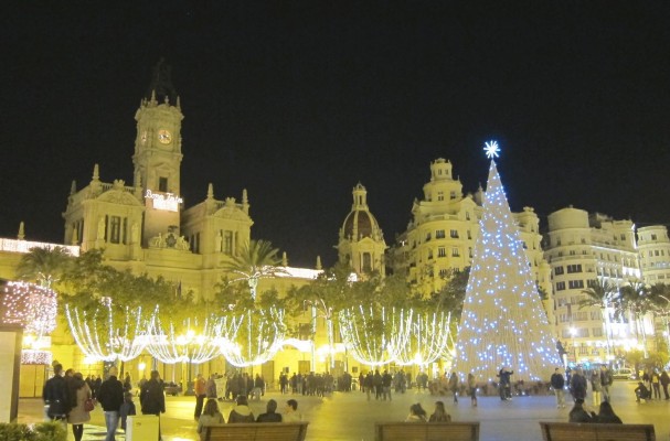  València gastará un 20% más en las luces de Navidad para llegar a todos los barrios