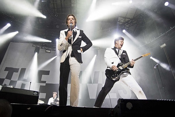 The Hives dinamitan el Low, los suecos toman Benidorm