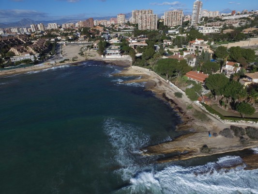 Trece proyectos pujan por diseñar el paseo litoral de 20 kilómetros como reclamo de Alicante