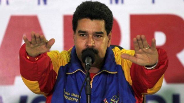 Maduro vota en las elecciones a la Asamblea Constituyente con el país en pie de guerra