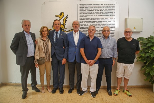 La SD Correcaminos, organizador del Medio y Maratón Valencia, celebra el 40º
aniversario de su creación honrando la memoria de sus fundadores