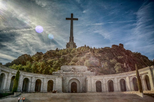 El prior del Valle de los Caídos no autoriza el acceso para la exhumación de los restos de Franco