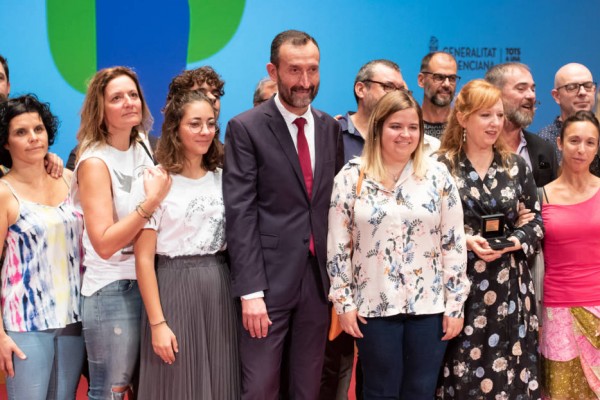 Reivindicativo 9 d'Octubre en Elche en medio de la entrega de las Medallas de Plata del Bimil·lenari y el Ram d’Or
