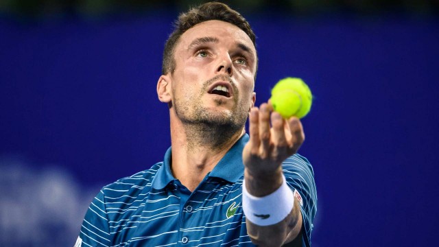 Bautista sobrevive a 18 saques directos de Opelka y accede a octavos de final en Shanghái