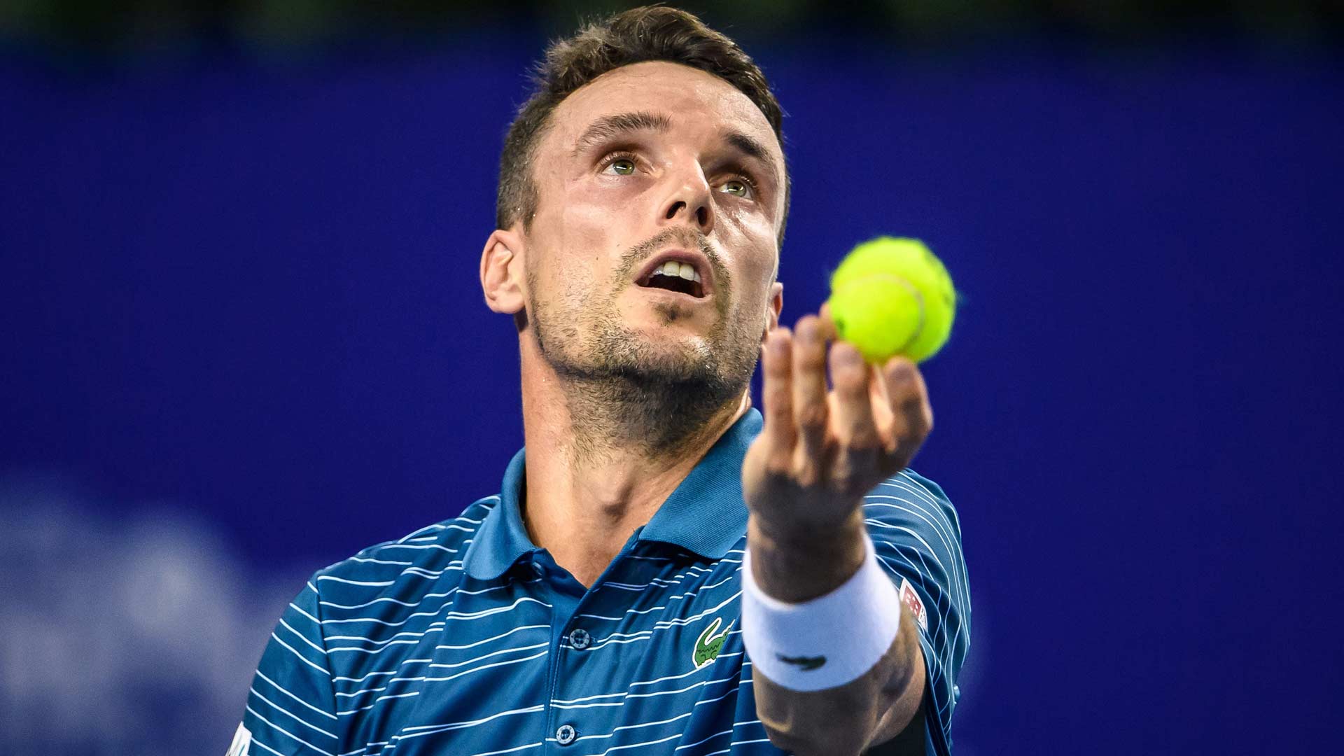 Bautista sobrevive a 18 saques directos de Opelka y accede a octavos de final en Shanghái