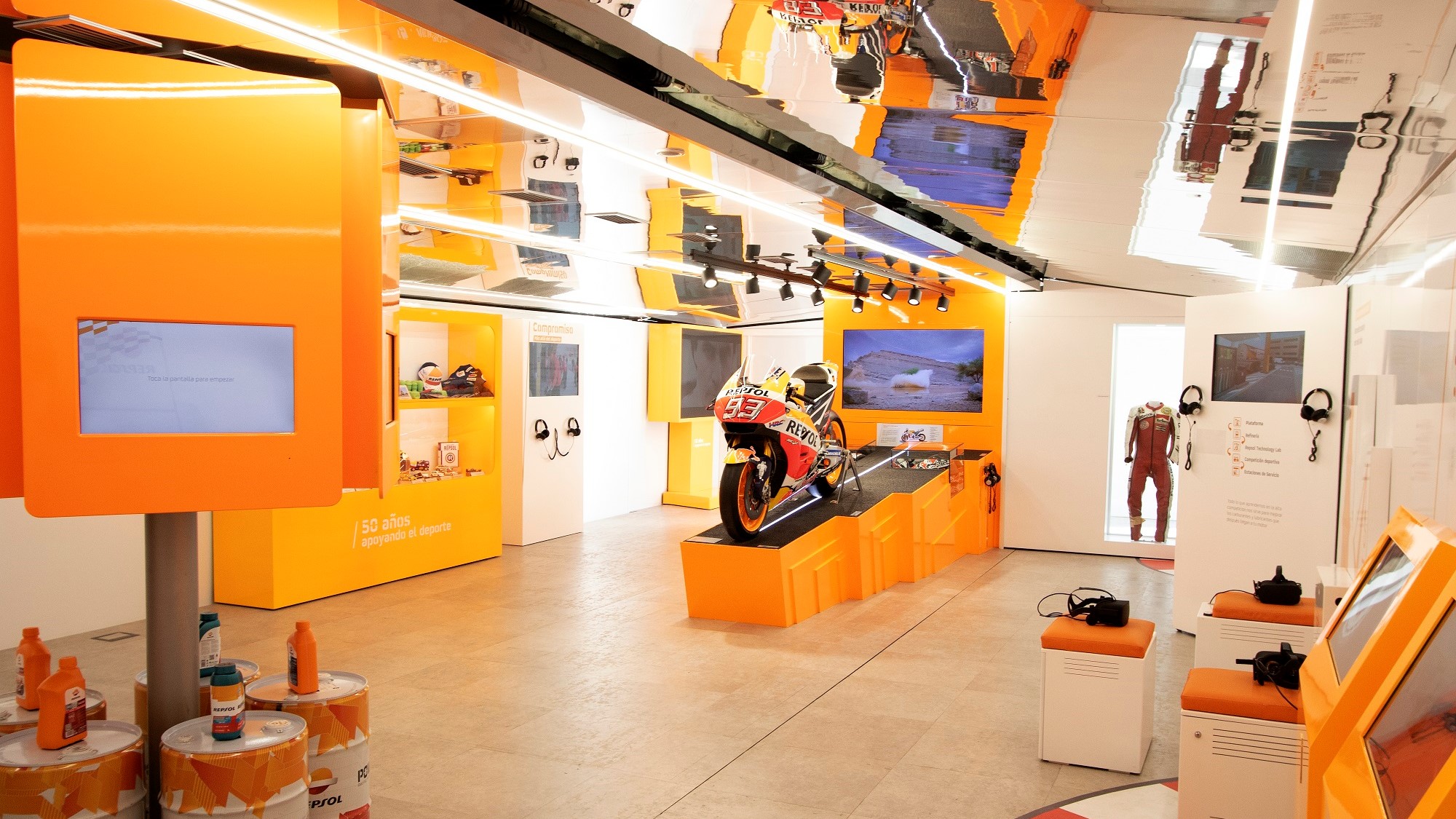 Llega a Vila-real la exposición de Repsol que recorre su historia en las competiciones de motor 