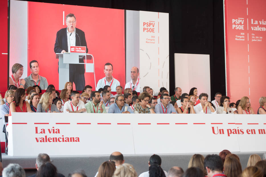 Imagen de la Ejecutiva al completo con Puig de fondo. Foto: RAFA MOLINA - 