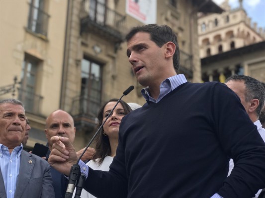 Rivera pide a Sánchez y a Casado que aclaren qué harían en la oposición: bloquear o apoyar a quien gobierne