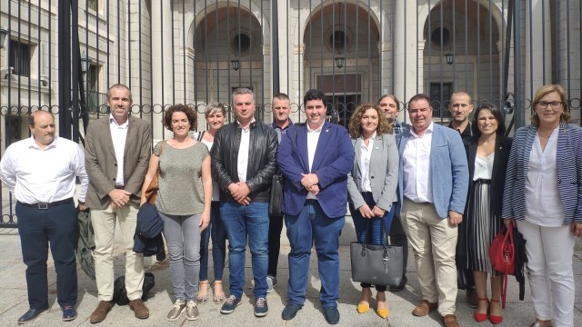 Alcaldes del sur de Castellón se plantan en Madrid para abordar el problema de la regresión del litoral