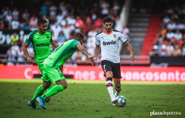 Guedes pasa de todo... a menos de la mitad
