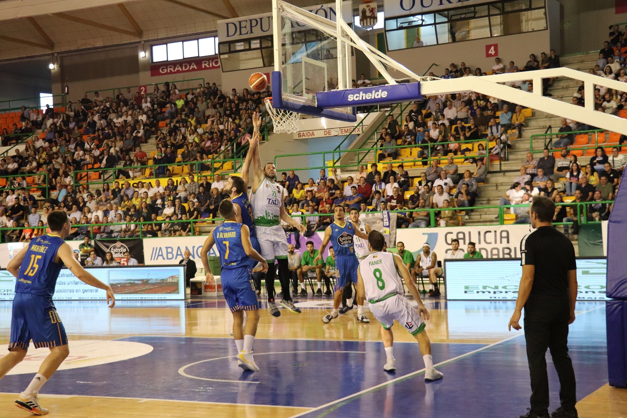El TAU tira el partido ante el Ourense en el tercer cuarto y cosecha su segunda derrota seguida (82-65)