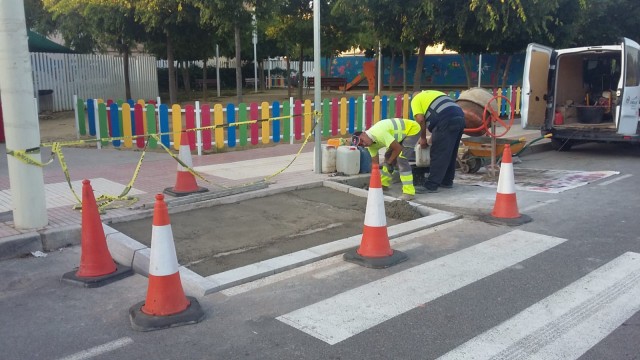 Benicàssim rebaja diferentes aceras de la ciudad para facilitar la accesibilidad 