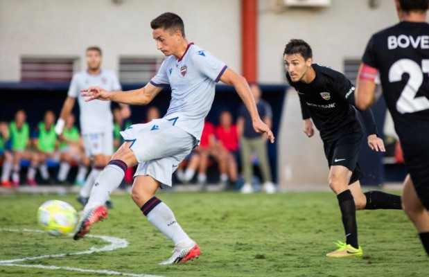 El Atlético Levante UD pone contra las cuerdas al líder de la categoría