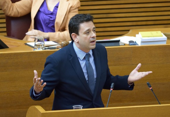 El PP pide el cese del gerente del Provincial y critica que Puig 