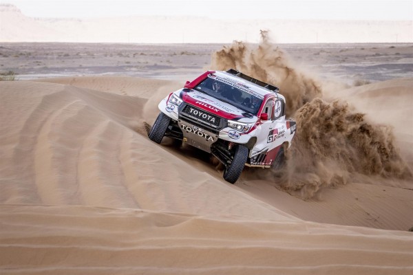 Alonso se estrena junto a la elite mundial para preparar el Dakar
