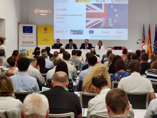 Planes de contingencia y paciencia, claves para adaptarse a un Brexit que amenaza con ser duro