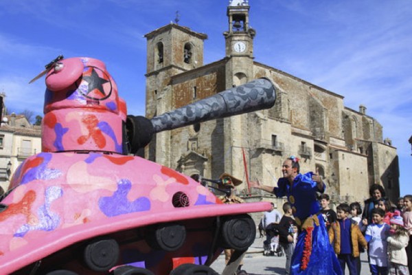 El circo se convierte en protagonista de los fines de semana de Mostra Viva