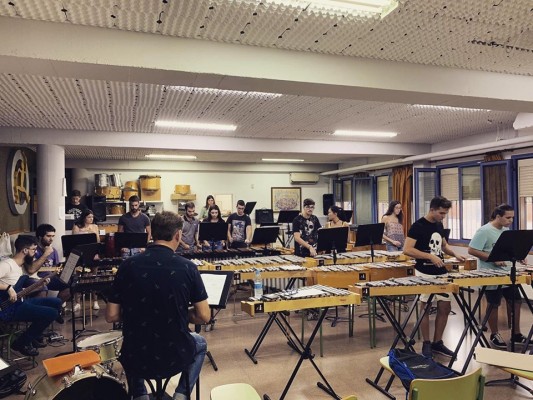 
Quatre hores de matemàtiques, una de música: de l’escola als escenaris?
