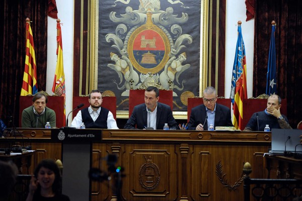 El PP y Cs aprueban en Elche pedir la dimisión de Marzà por el decreto de plurilingüismo