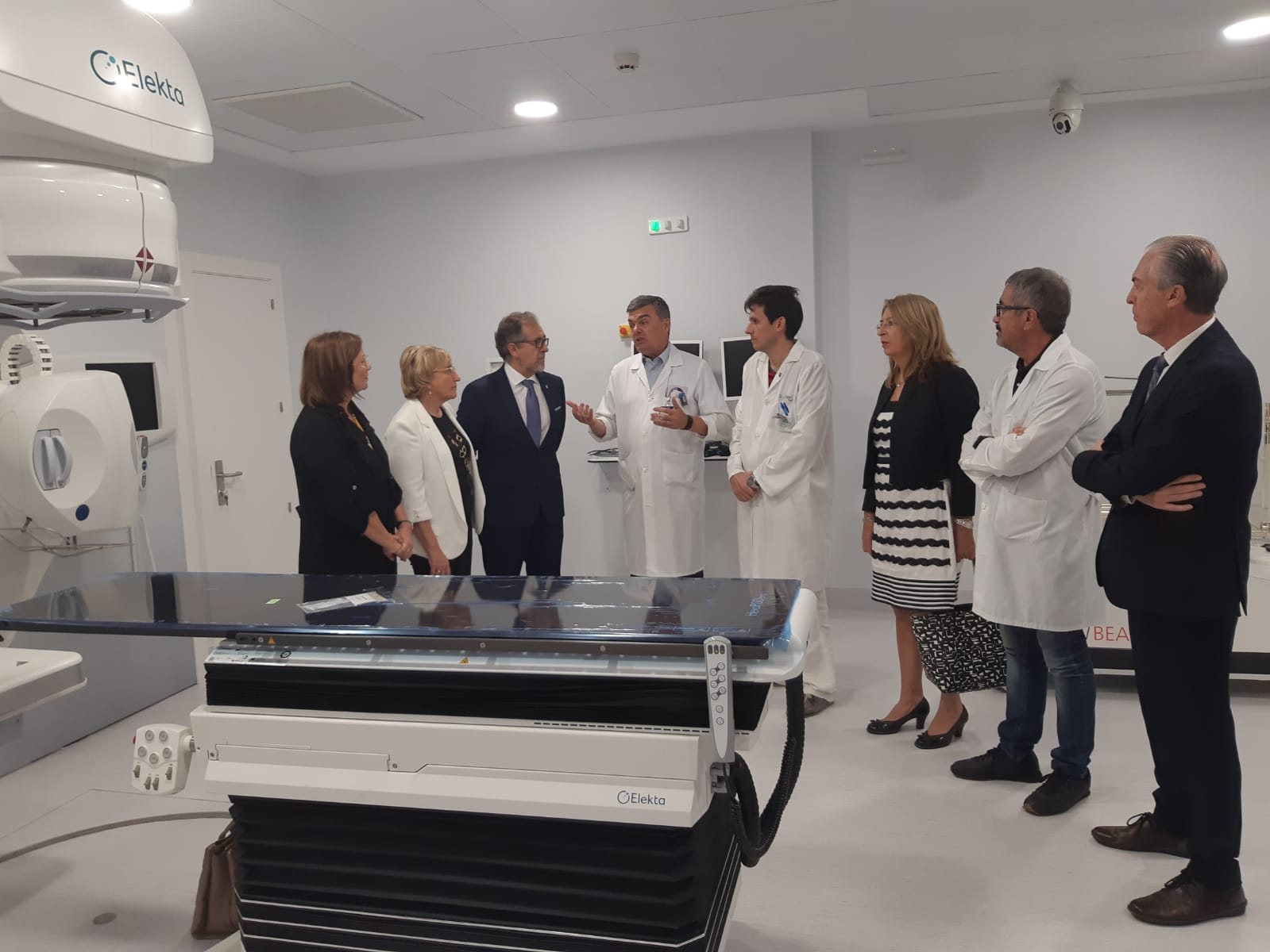 Los trabajadores del Hospital Provincial de Castellón preguntan a la consellera sobre su futuro