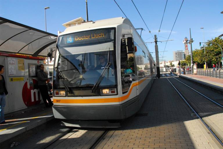 Suecia se interesa por los tranvías de València