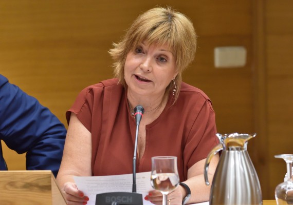 À Punt estudia aumentar los contenidos en castellano para captar más audiencia