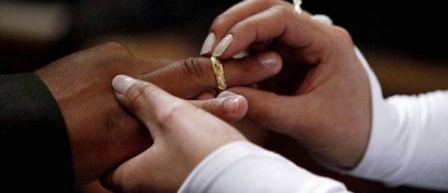 Las bodas ante notario se multiplican por ocho, los divorcios se duplican