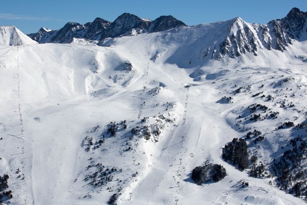 Grandvalira pone a la venta el Forfait de Temporada 2019-20 que incluye
acceso ilimitado a la estación de Ordino Arcalís