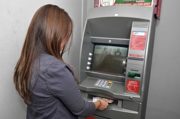 Alicante acumula 43.700 millones en depósitos y el crédito cae a su menor peso sobre el ahorro desde el año 2000