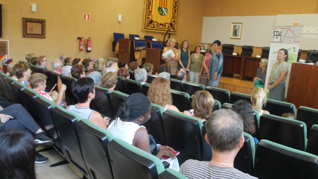 La Escuela Municipal para Adultos de Benicàssim arranca el curso con más de 600 alumnos 
