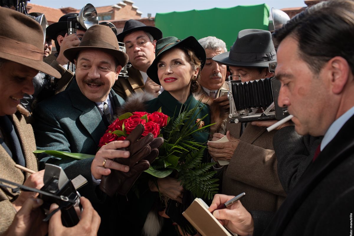 Primeras imágenes de 'Dime quién soy', la serie basada en el libro de Julia Navarro rodada en Alicante y Alcoi