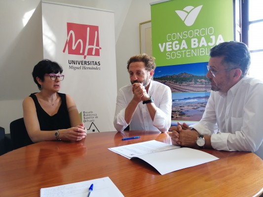 El Consorcio Vega Baja Sostenible entrega una beca para el máster de Residuos de la UMH