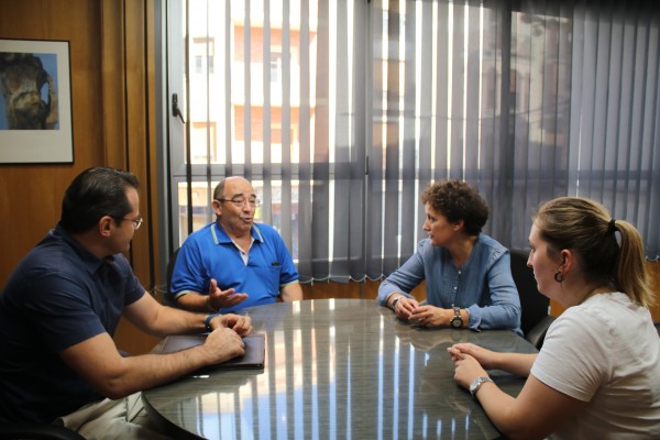 Onda se compromete a que toda obra pública con azulejo será instalada por colocadores de Proalso