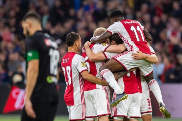 El Ajax llega a Mestalla en un gran momento