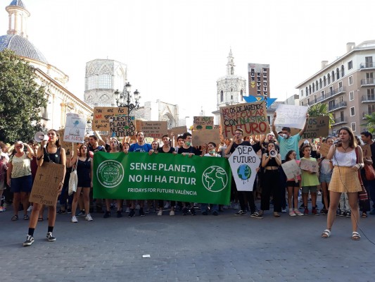 La manifestación por la emergencia climática advierte en València que 