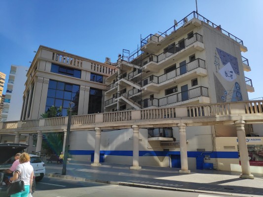 Cultura avala el cambio de un edificio de Benidorm con mural de Baeza por otro diseñado por Bofill