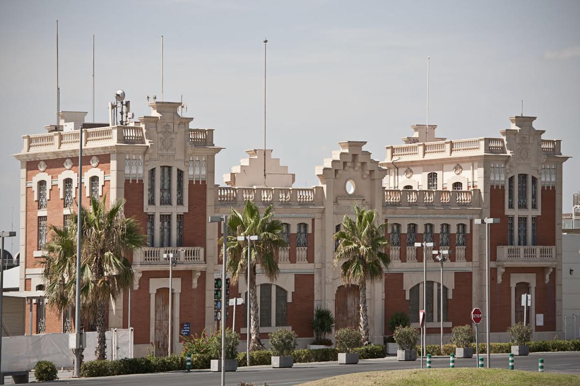 La Marina Real saca a licitación el antiguo varadero, una cafetería y el tren turístico