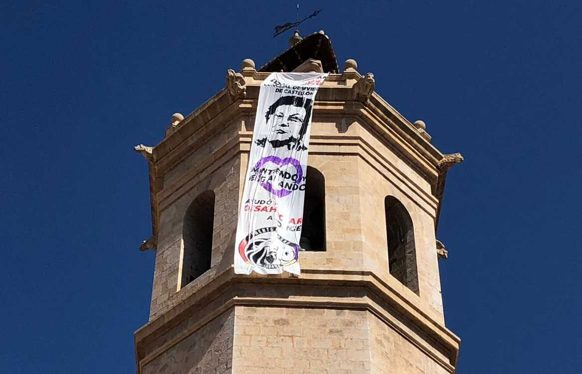 Frente Obrero toma el Fadrí y despliega un mural para pedir la dimisión de Garrido como concejala