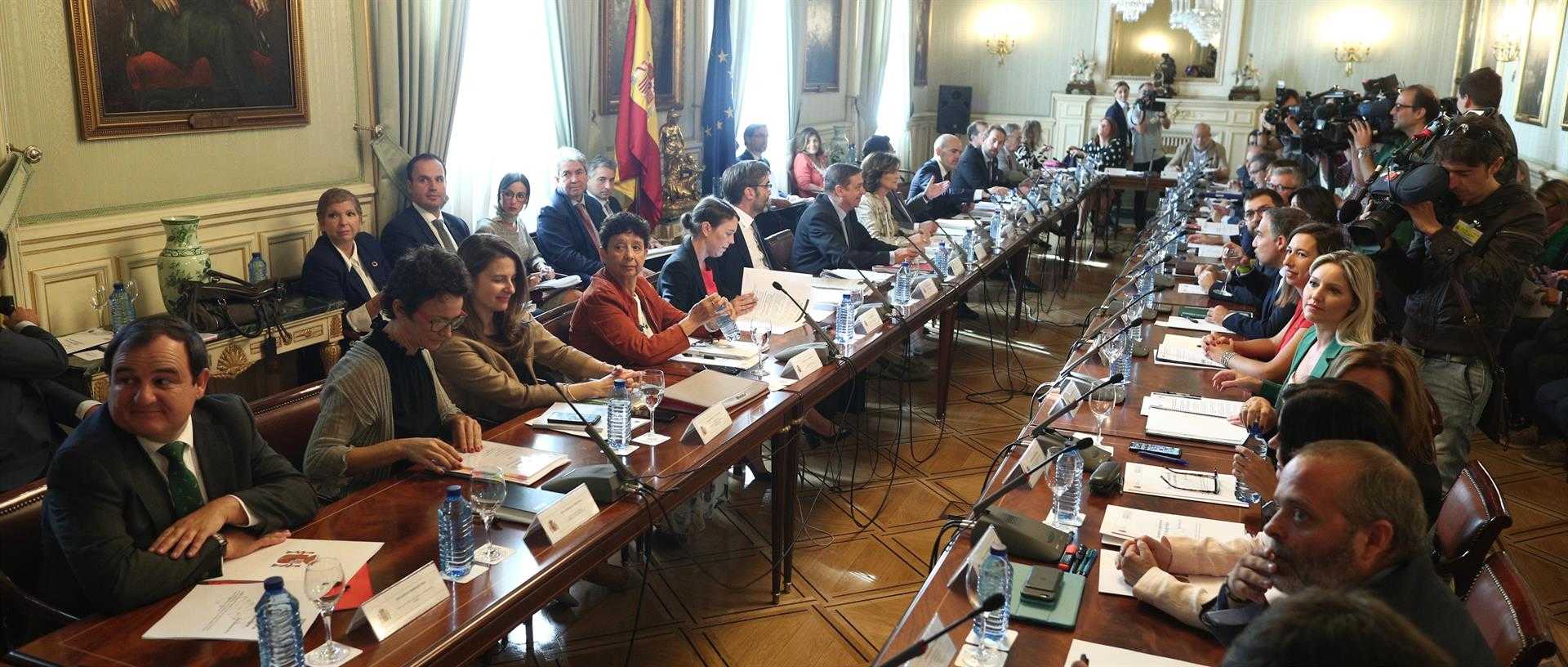 Exportaciones, flota pesquera y turismo, preocupaciones de las CCAA ante un Brexit duro