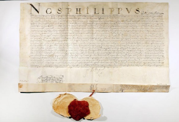 La Catedral de València restaura 24 pergaminos de privilegios reales del siglo XIV al XVII