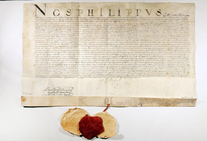 La Catedral de València restaura 24 pergaminos de privilegios reales del siglo XIV al XVII